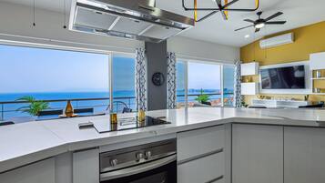 Departamento, varias camas, balcón, vista al océano (Gardenias Residence) | Cocina privada