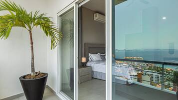 Departamento, varias camas, balcón, vista al océano (Gardenias Residence) | 4 habitaciones, decoración personalizada y muebles diferentes