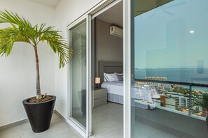 Appartement, plusieurs lits, balcon, vue océan (Gardenias Residence) | 4 chambres, décoration personnalisée, ameublement personnalisé
