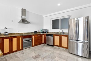 Private kitchen - Modern Coastal Villa With Ocean Views, Pool, Wifi & Full Kitchen (Puerto Vallarta)
