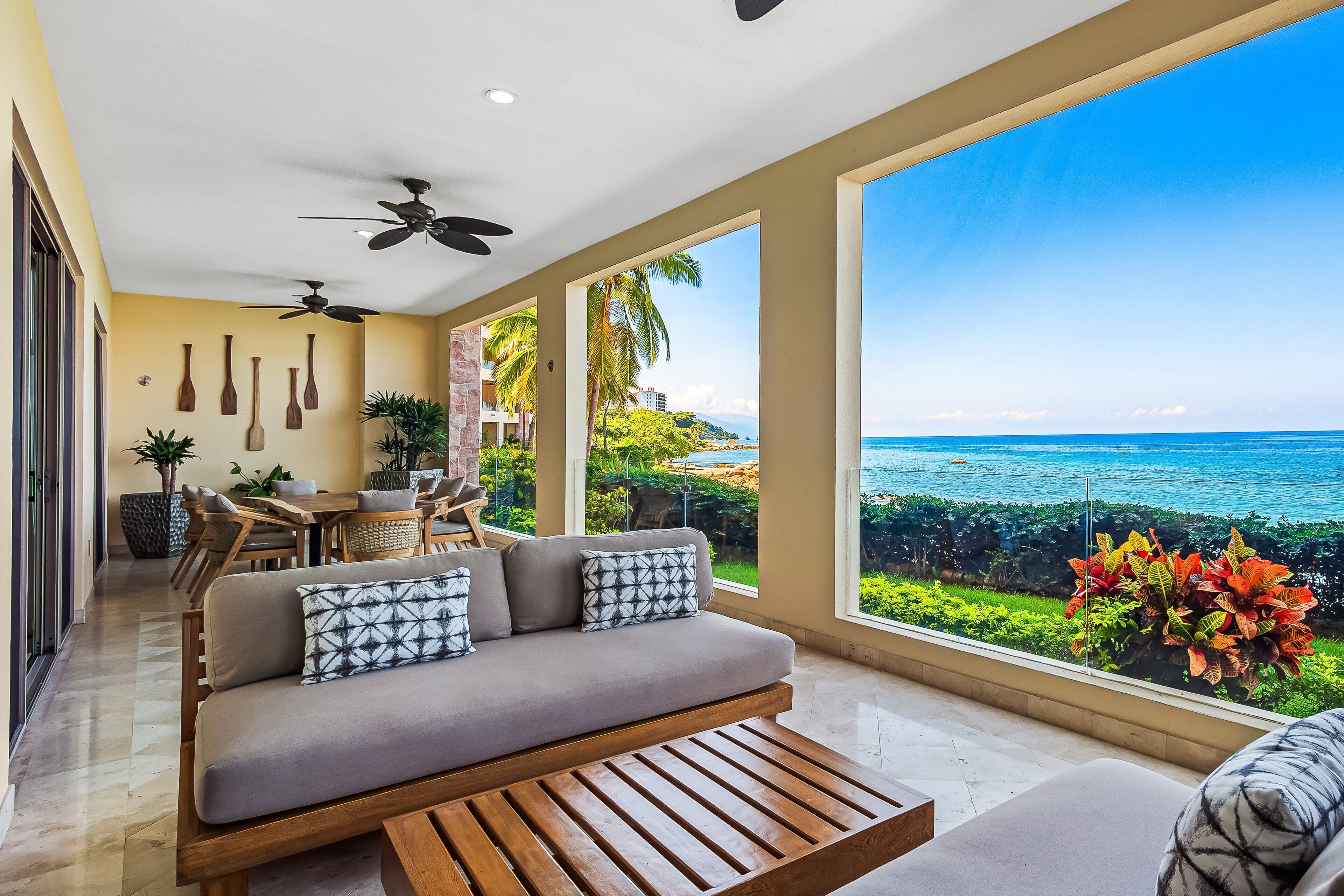 Departamento, varias camas, acceso a la alberca, vista a la playa (Coastal Charm at Garza Blanca) | Interior