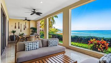 Departamento, varias camas, acceso a la alberca, vista a la playa (Coastal Charm at Garza Blanca) | Interior