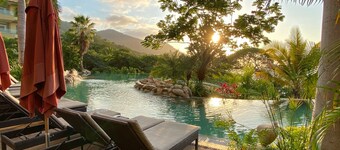 Cozy Beachfront Apartment With Stunning Ocean Views and Resort Amenities