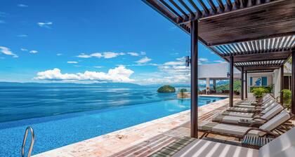 Luxurious Upscale Condo w/ Wraparound Oceanfront View & Shared Pool