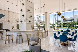 Appartamento, 1 letto king, balcone, vista giardino (Woven Memories at Marítima Golf 3D) | Ristorazione all'aperto