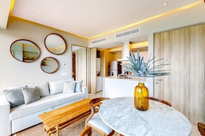 Leilighet, 1 kingsize-seng, balkong, hageutsikt (Woven Memories at Marítima Golf 3D) | Oppholdsområde