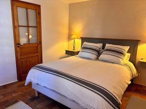 2 chambres, fer et planche Ă repasser, Wi-Fi gratuit, draps fournis