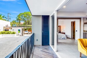 Kondominium, 1 Tempat Tidur King dengan tempat tidur Sofa, balkon (DUVA, Unit 105) | Teras/patio