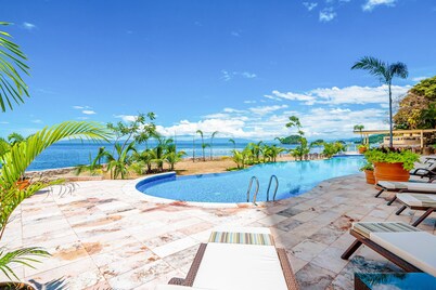 Luxe 2nd-floor Condo With Endless Ocean Views, Pool, spa & Balcony