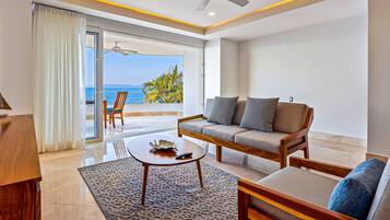 Condo, varias camas, acceso a la alberca, vista al océano (Blue Horizon 201 at Residences) | Área de sala de estar