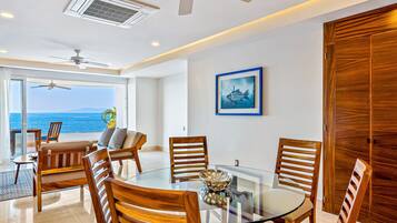 Condo, varias camas, acceso a la alberca, vista al océano (Blue Horizon 201 at Residences)