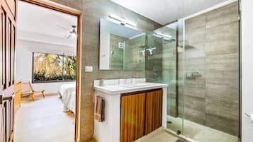 Appartement, plusieurs lits, balcon, vue jardin (Condominio en la Marina) | Salle de bain | Serviettes fournies