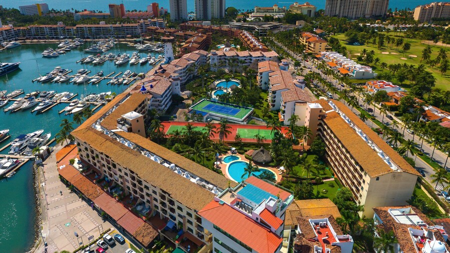 Marina Condo Near Golf Course, Beach, & Dining With Pool & Tennis Courts