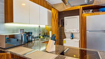 Apartment, 1 King Bed, Pool Access, Ocean View (Blue Horizon 302 at Residences) | Private kitchen