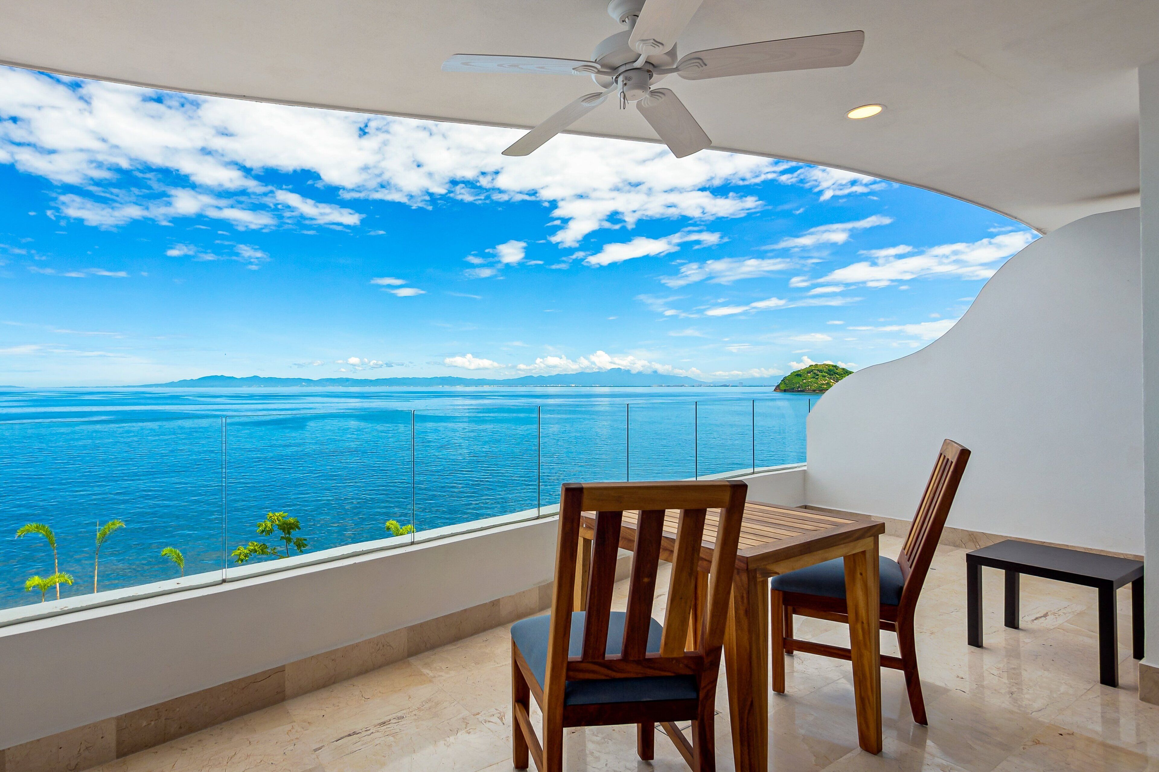 Apartamento, 1 cama King, acesso à piscina, vista para o oceano (Blue Horizon 302 at Residences) | Opções para refeição ao ar livre