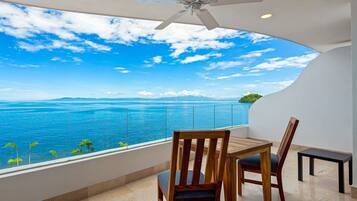 Apartamento, 1 cama King, acesso à piscina, vista para o oceano (Blue Horizon 302 at Residences) | Opções para refeição ao ar livre