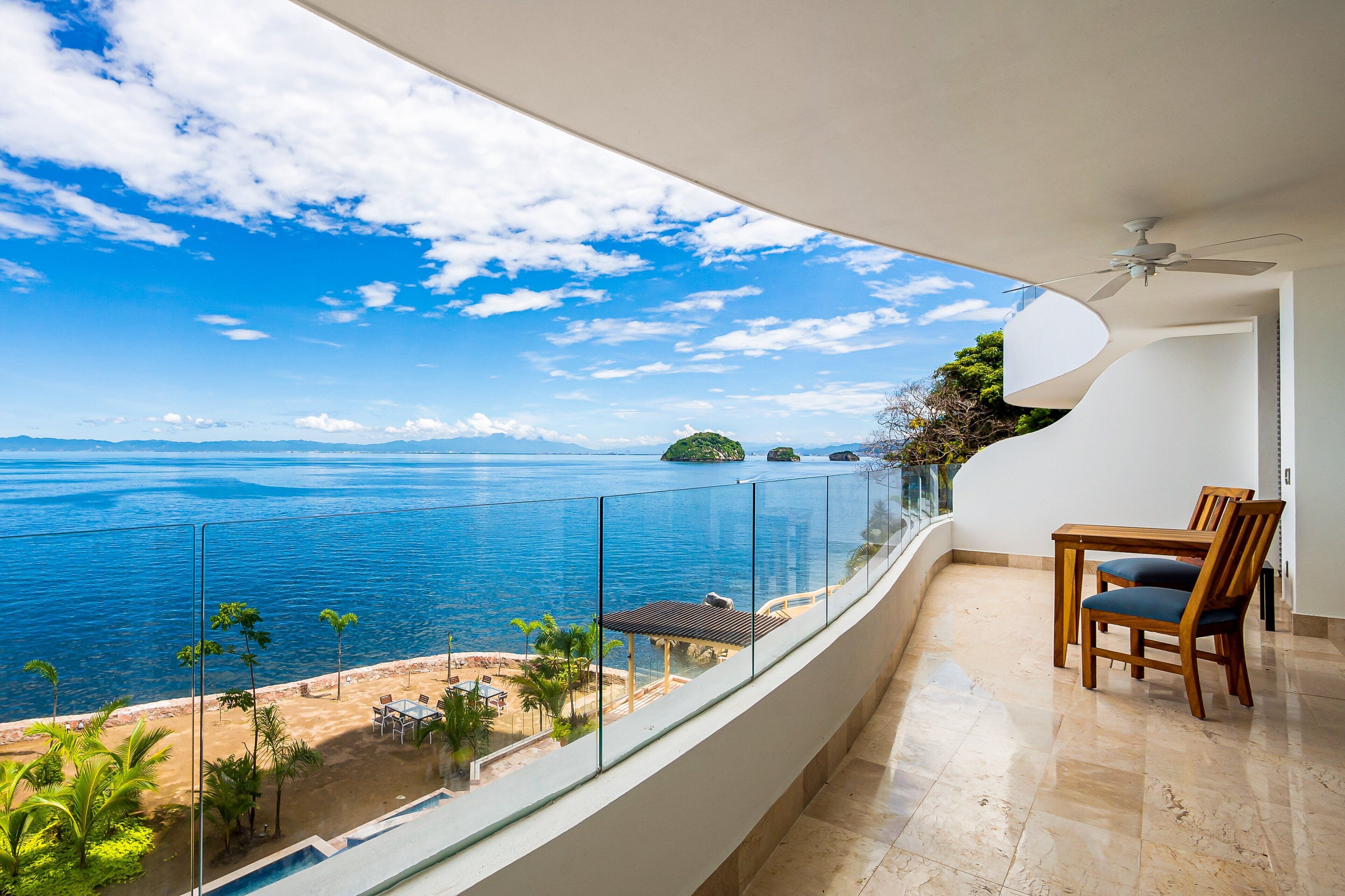 Apartamento, 1 cama King, acesso à piscina, vista para o oceano (Blue Horizon 302 at Residences) | Vista do quarto