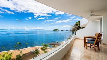 Apartamento, 1 cama King, acesso à piscina, vista para o oceano (Blue Horizon 302 at Residences) | Vista do quarto