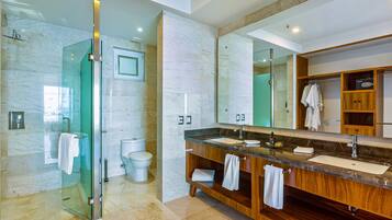 Căn hộ, 1 giường cỡ king, có thể sử dụng hồ bơi, quang cảnh biển (Blue Horizon 302 at Residences) | Phòng tắm | Khăn tắm