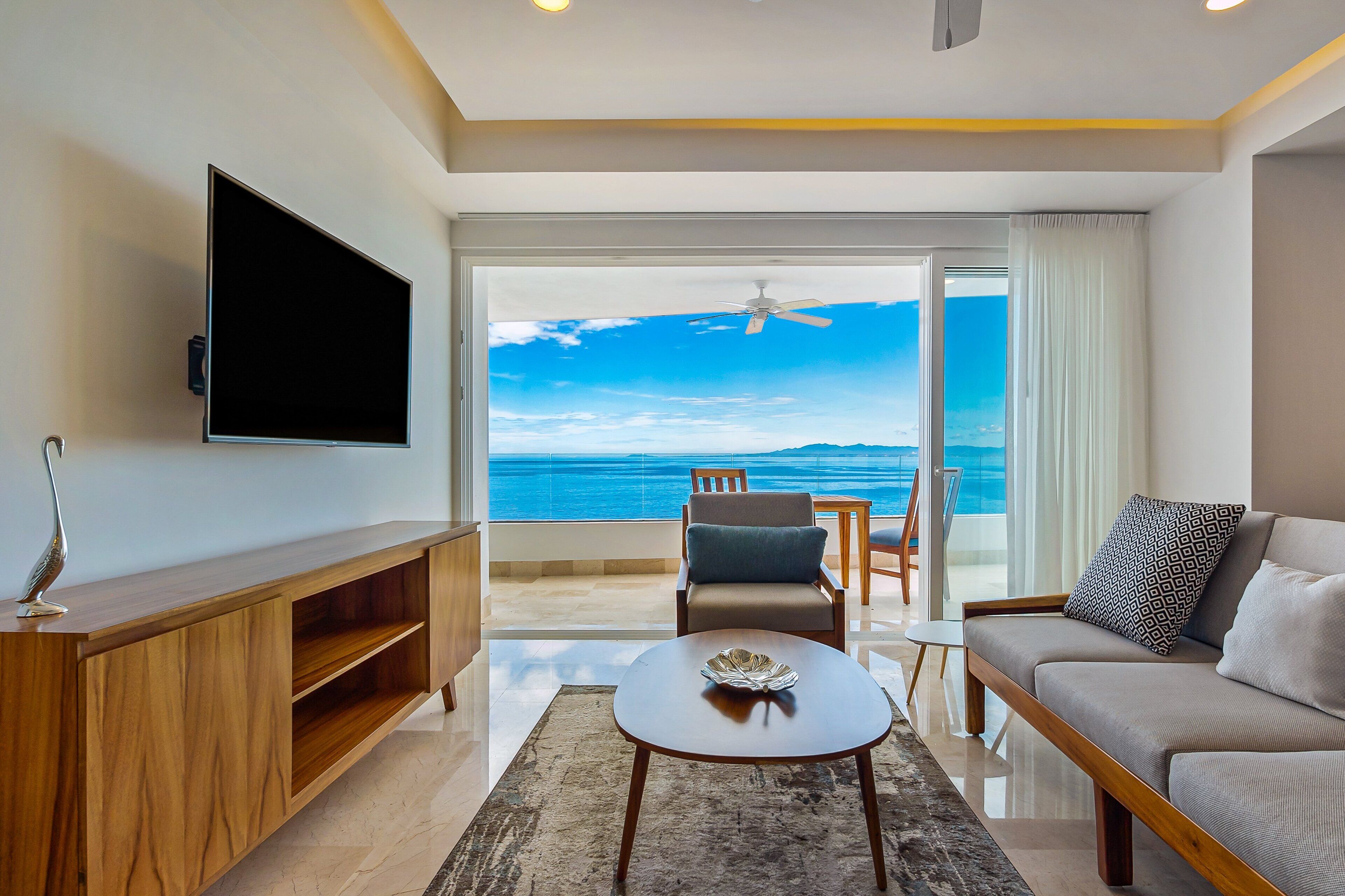 Apartment, 1 King Bed, Pool Access, Ocean View (Blue Horizon 302 at Residences) | Living area