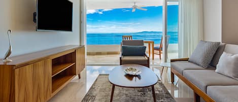公寓, 1 張特大雙人床, 可使用泳池, 海景 (Blue Horizon 302 at Residences) | 起居區