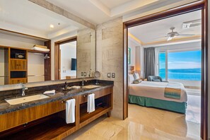 Căn hộ, 1 giường cỡ king, có thể sử dụng hồ bơi, quang cảnh biển (Blue Horizon 302 at Residences) | 1 phòng ngủ, trang trí khác biệt 