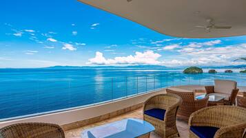 Căn hộ, 1 giường cỡ king, có thể sử dụng hồ bơi, quang cảnh biển (Blue Horizon 302 at Residences) | Hiên