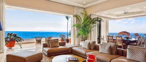 公寓客房, 多張床, 可使用泳池, 海景 (Blue Horizon 1201 PH at Residences) | 起居區
