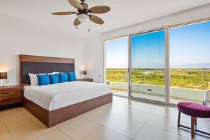 Lejlighed - flere senge - adgang til pool - strandudsigt (Nitta Condo # 503 Penthouse) | 3 soveværelser, individuelt design, individuel indretning, sengetøj