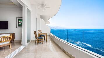 Condo, 1 cama King, acesso à piscina, vista para o oceano (Blue Horizon 502 at Residences) | Vista do quarto