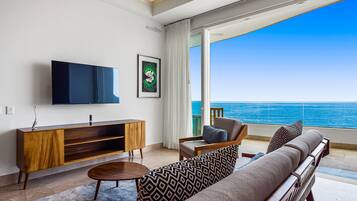 Condo, 1 cama King size, acceso a la alberca, vista al océano (Blue Horizon 502 at Residences) | Área de sala de estar
