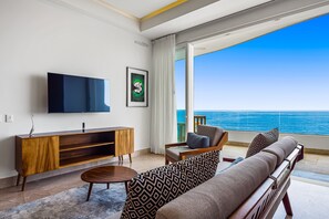 Condo, 1 cama King size, acceso a la alberca, vista al océano (Blue Horizon 502 at Residences) | Área de sala de estar