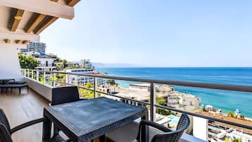 Appartement, 1 trÚs grand lit et 1 canapé-lit, accÚs piscine, vue océan (Torre Malibu, PH #902) | Restauration extérieure