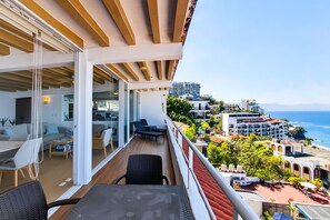 Apartment, 1 King-Bett und Schlafsofa, Poolzugang, Meerblick (Torre Malibu, PH #902) | Speisen im Freien