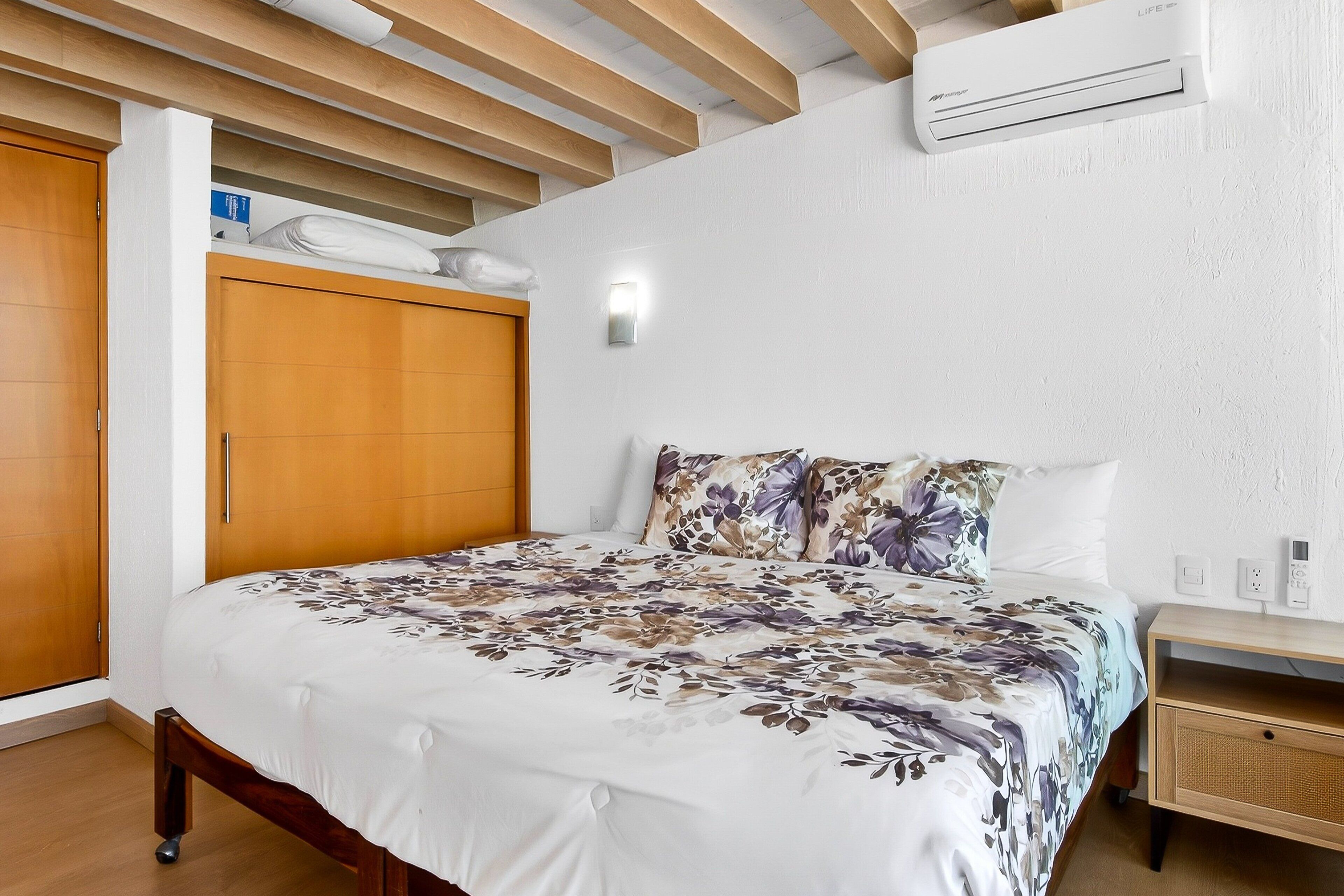 Apartment, 1 King Bed with Sofa bed, Pool Access, Ocean View (Torre Malibu, PH #902)