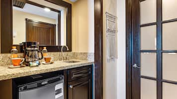 Apartment, Mehrere Betten, Poolzugang, Meerblick (Garza Blanca Preserve Resort 2101 A/B) | Innenbereich