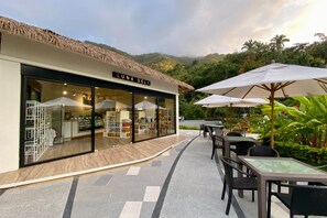 Outdoor dining - Beachfront Dream Retreat With Pool, Tennis & gym Access - Washer/dryer, AC (Puerto Vallarta)