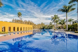 Outdoor pool - Golf Course-adjacent Getaway With Infinity Pool, Private Plunge Pool & Balcony (Nuevo Nayarit)