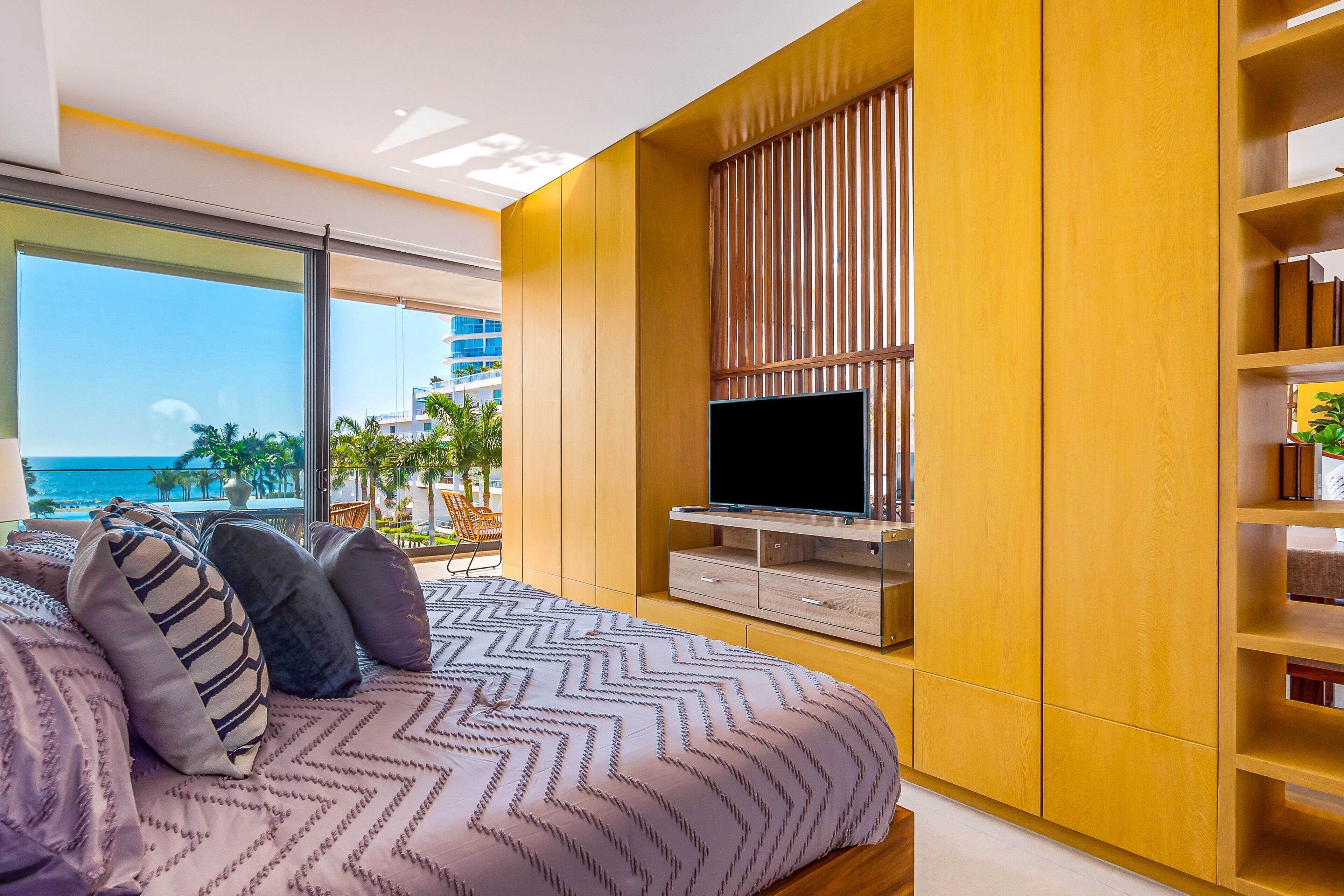 Apartment, Mehrere Betten, Poolzugang, Meerblick (Aria Ocean Condo, # 403 T3) | 1 Schlafzimmer, individuell dekoriert, individuell eingerichtet