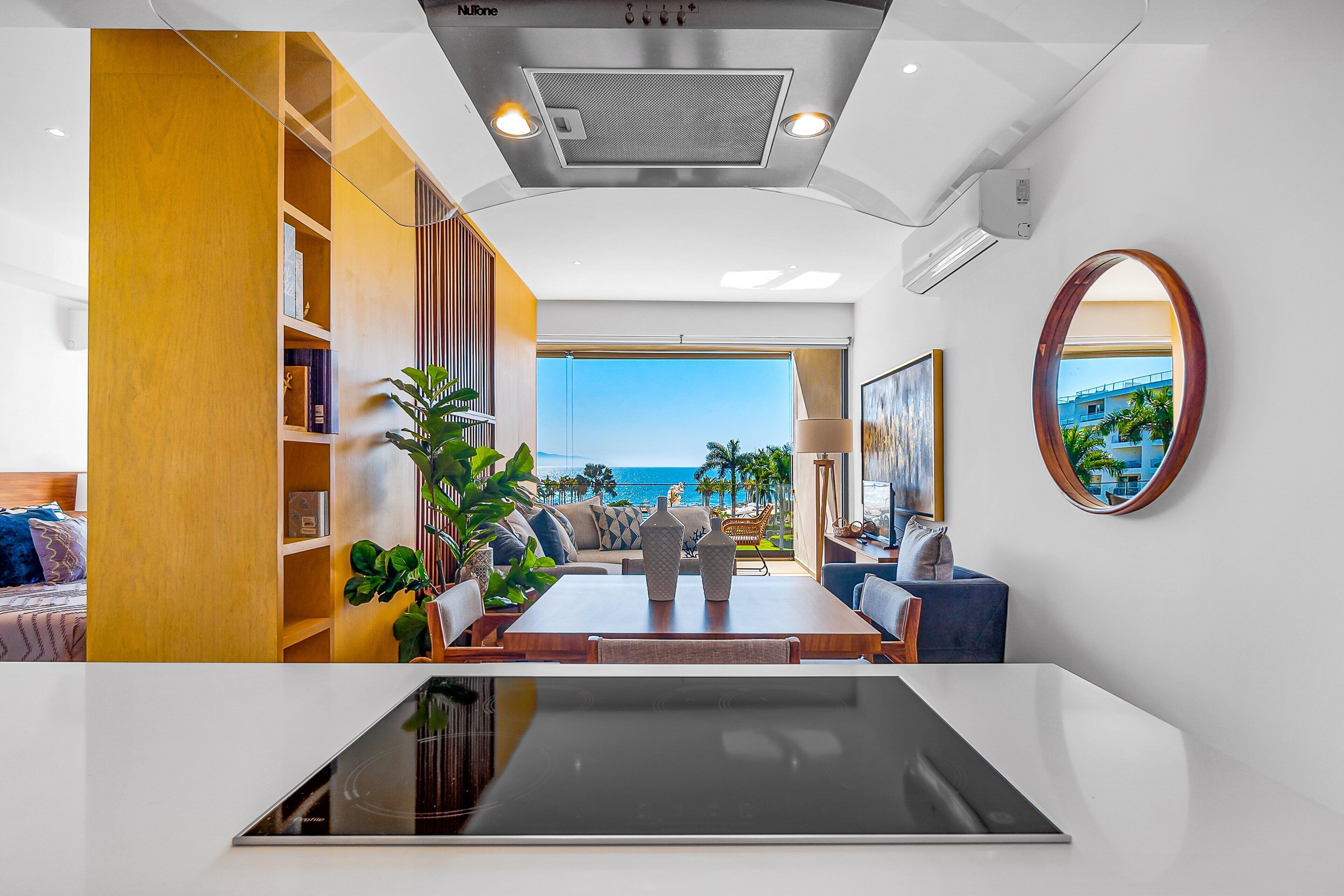 Condo, varias camas, acceso a la alberca, vista al océano (Aria Ocean Condo, # 403 T3) | Interior