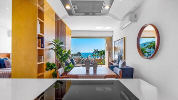 Condo, varias camas, acceso a la alberca, vista al océano (Aria Ocean Condo, # 403 T3) | Interior