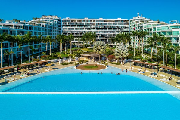 Outdoor pool - Oceanfront Condo With a Full Kitchen, Pool, & Beach Access (Nuevo Nayarit)