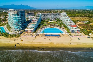 Exterior - Oceanfront Condo With a Full Kitchen, Pool, & Beach Access (Nuevo Nayarit)
