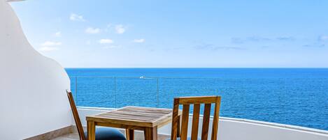 คอนโด, เตียงคิงไซส์ 1 เตียง, อ่างน้ำร้อน, วิวทะเล (Blue Horizon 801 at Residences) | วิวจากห้องพัก