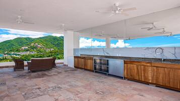 Condo, 1 cama King size, hidromasaje, vista al océano (Blue Horizon 801 at Residences) | Interior