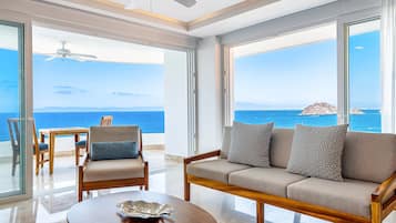 Condo, 1 cama King size, hidromasaje, vista al océano (Blue Horizon 801 at Residences) | Área de sala de estar