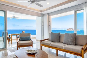 Apartamento, 1 cama de matrimonio grande, bañera de hidromasaje (Blue Horizon 801 at Residences) | Zona de estar