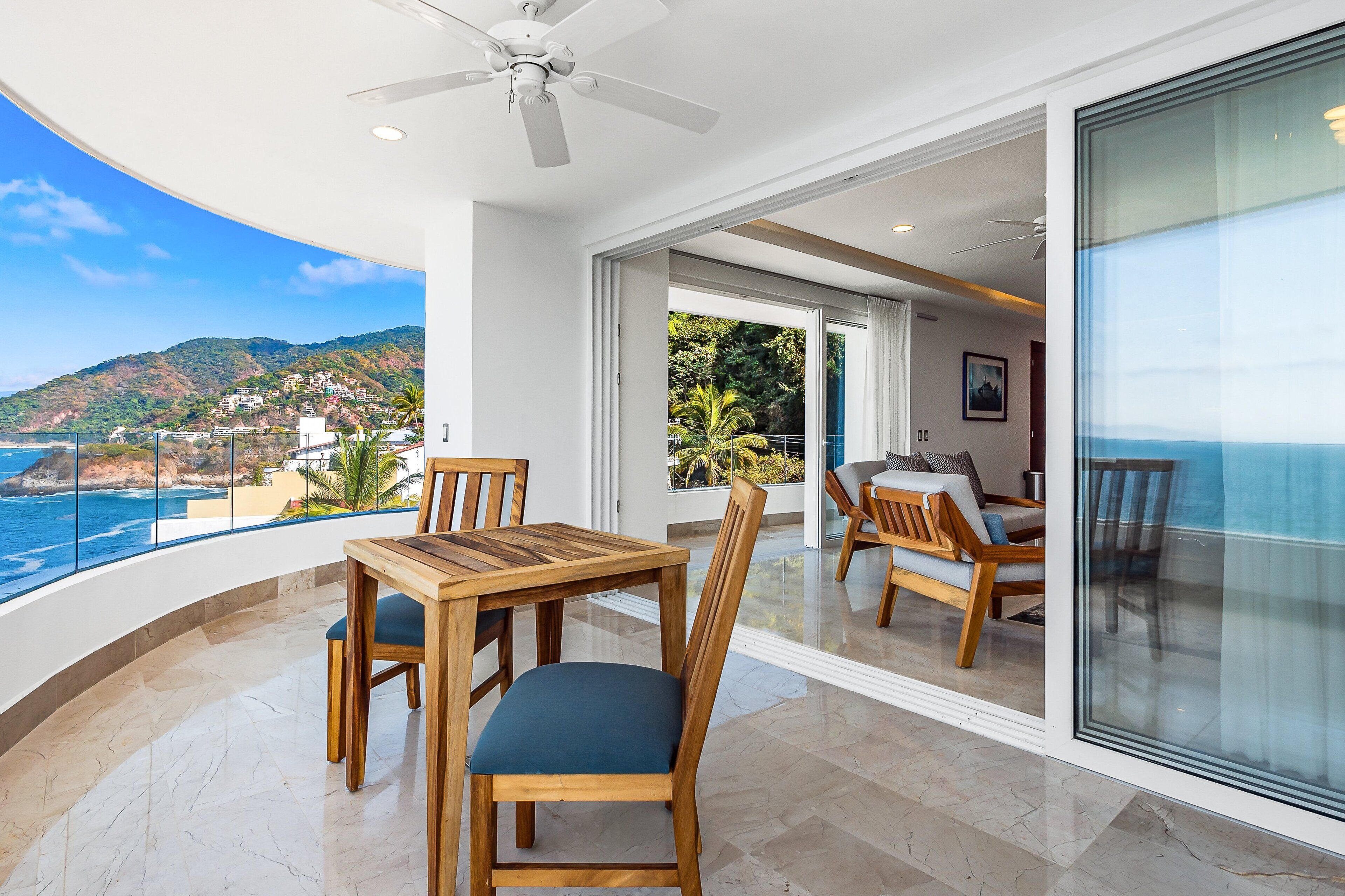 Condo, 1 cama King size, hidromasaje, vista al océano (Blue Horizon 801 at Residences) | Restaurante al aire libre