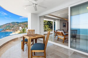 Condo, 1 cama King size, hidromasaje, vista al océano (Blue Horizon 801 at Residences) | Restaurante al aire libre