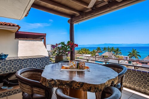Oceanfront Condo With Pool, Balcony, Amazing Views, Washer/dryer, & Partial AC